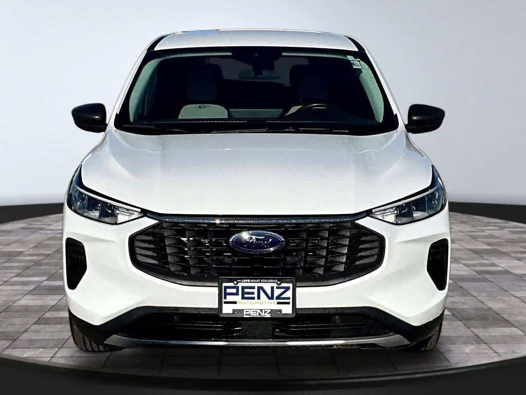 Used 2023 Ford Escape Active w/ Tech Pack #1 AWD/4WD image 2