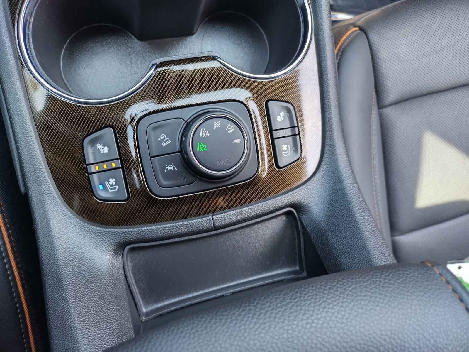 Used 2023 GMC Acadia AT4 w/ Technology Package image 18