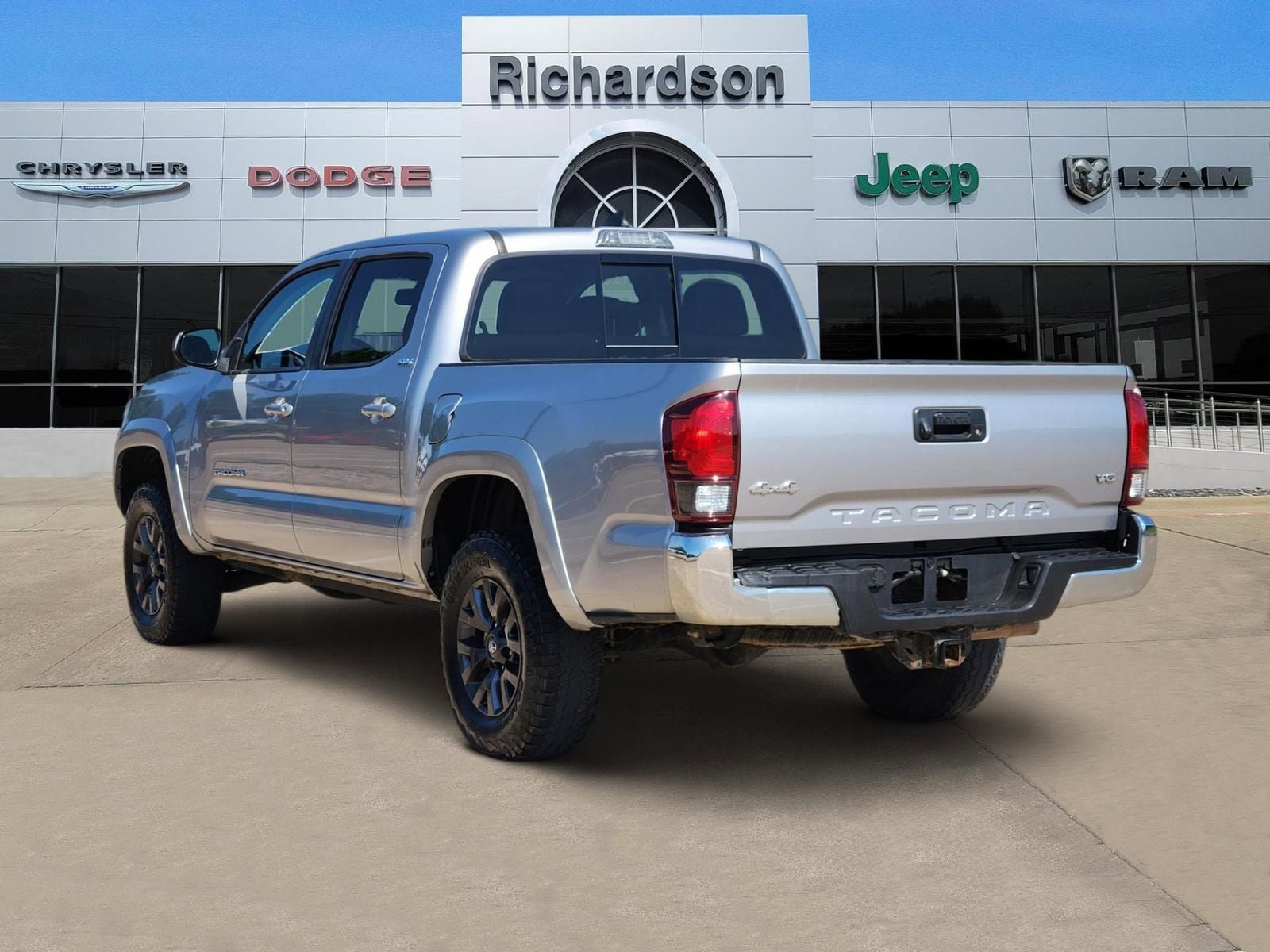 Used 2021 Toyota Tacoma SR5 AWD/4WD image 3