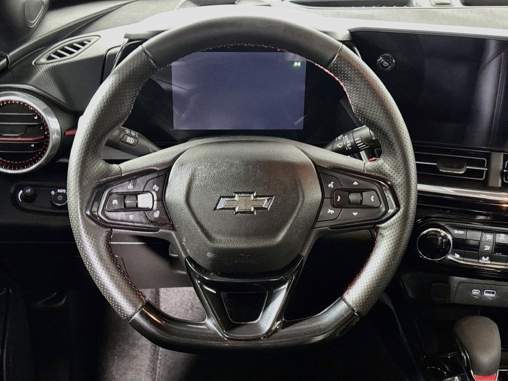 Used 2024 Chevrolet Trax RS w/ Sunroof Package FWD image 13