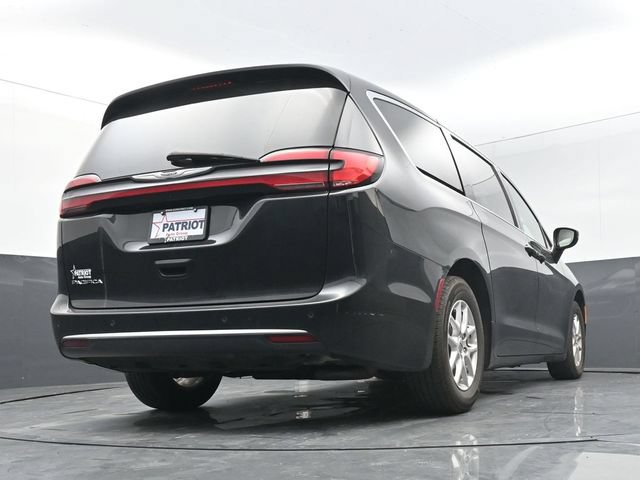 Used 2025 Chrysler Pacifica Select FWD image 43