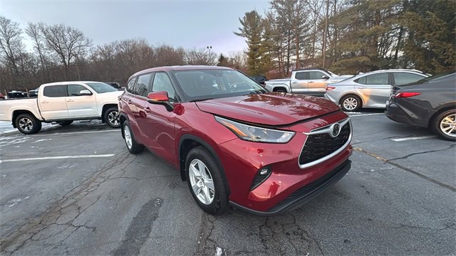 Used 2024 Toyota Highlander LE image 27