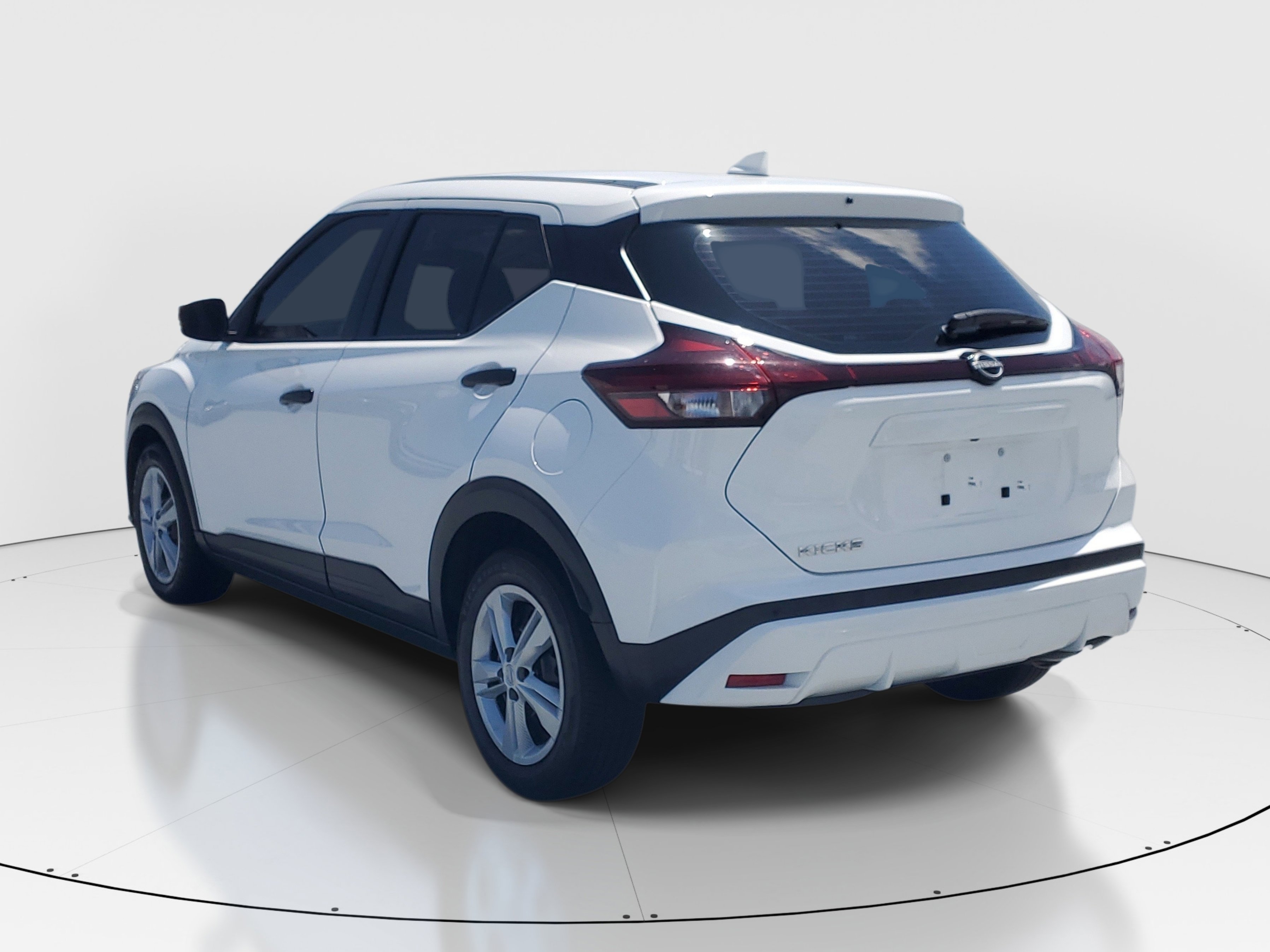 Used 2022 Nissan Kicks S FWD image 5