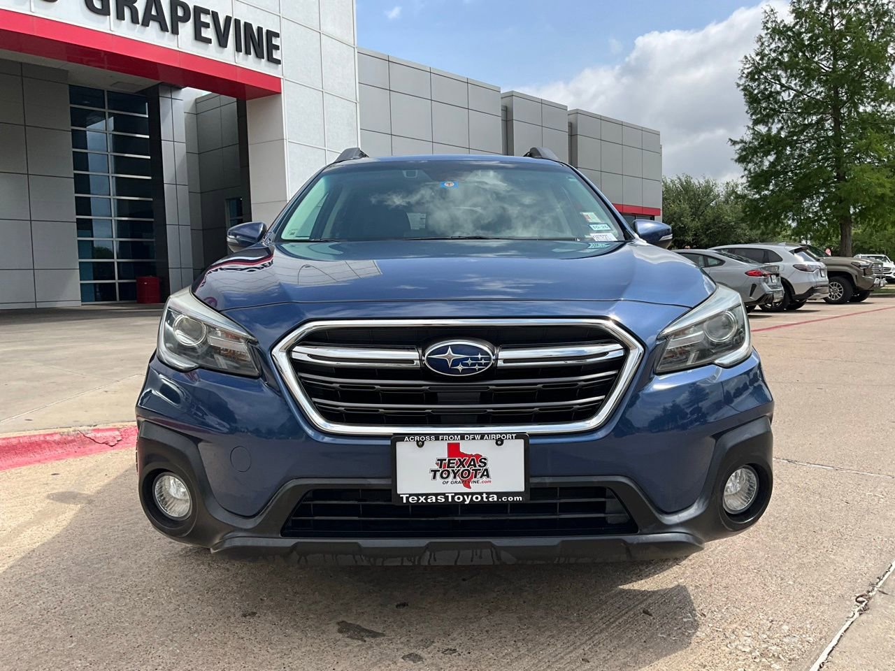 Used 2019 Subaru Outback 3.6R Limited AWD/4WD image 3