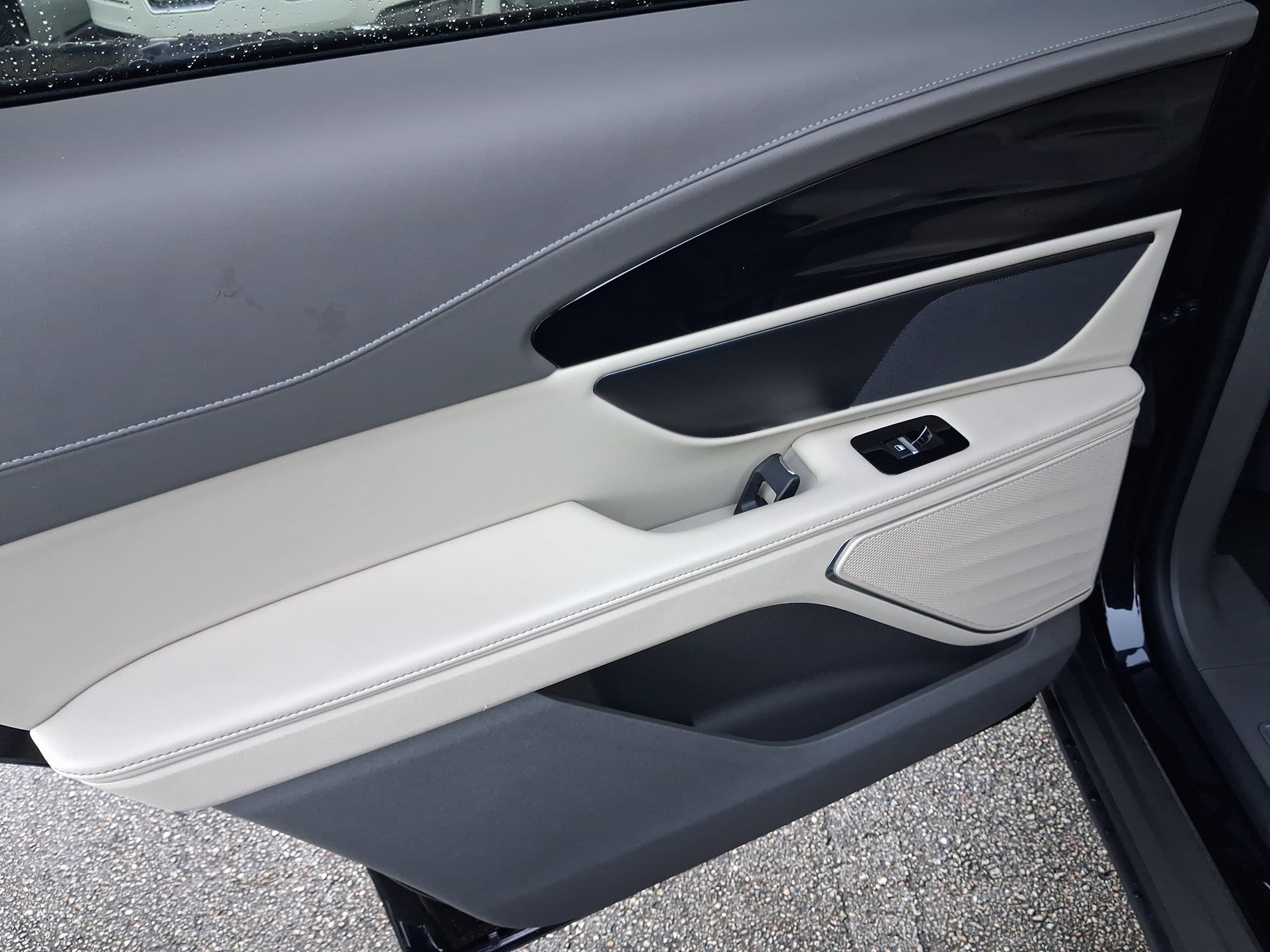 Certified 2025 Lincoln Nautilus Premier AWD/4WD image 9
