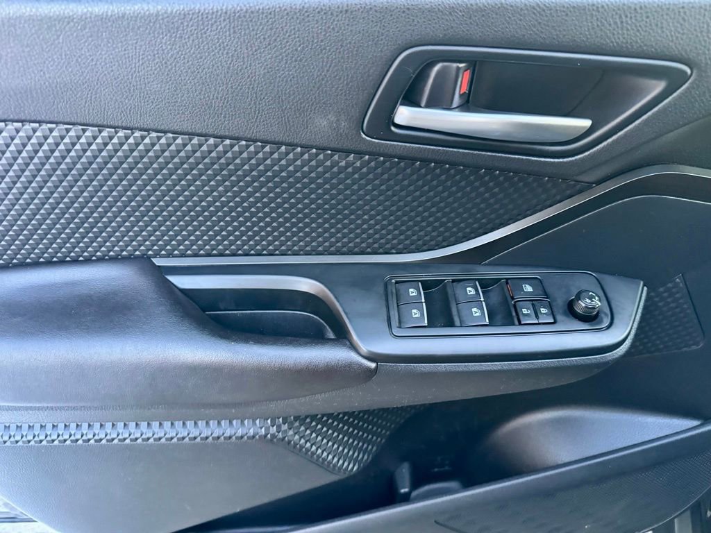 Used 2018 Toyota C-HR XLE image 18