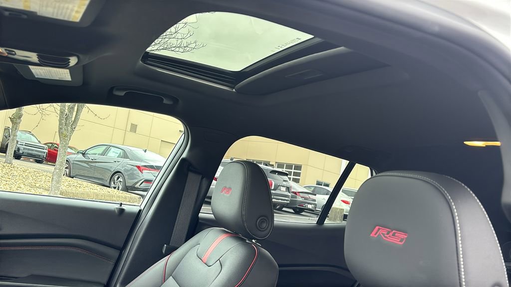 Used 2025 Chevrolet Trax RS w/ Sunroof Package image 25
