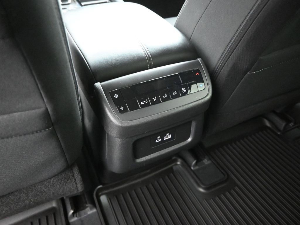 Used 2023 Nissan Pathfinder SV w/ SV Premium Package image 21