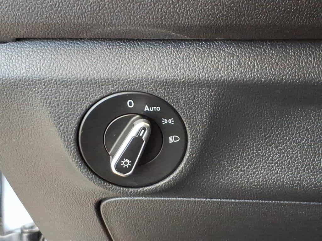 Used 2023 Volkswagen Jetta SE image 11