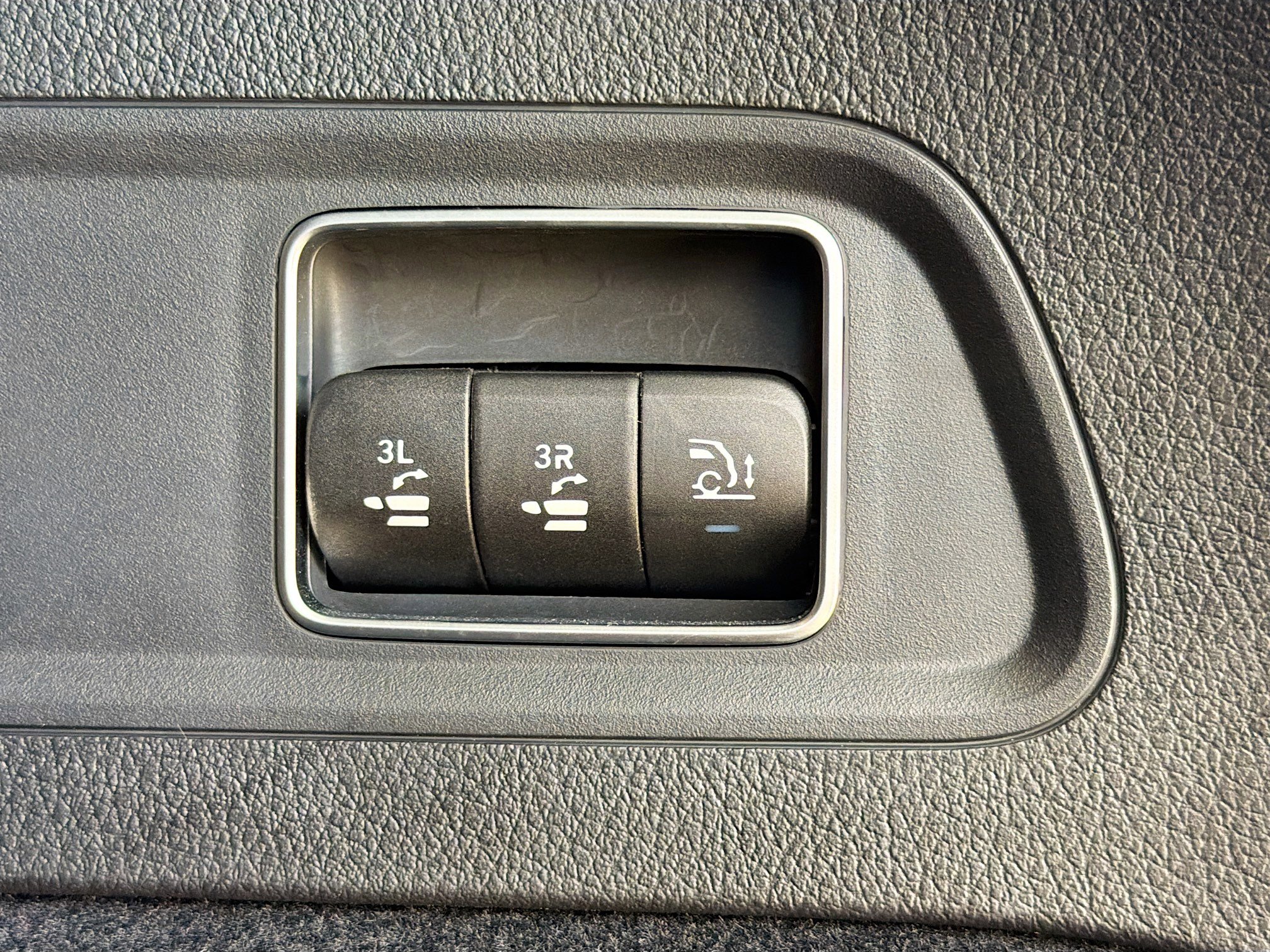 Used 2024 Mercedes-Benz GLS 450 4MATIC image 13