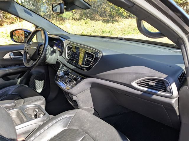 Certified 2020 Chrysler Pacifica Touring-L w/ Advanced Safetytec Group image 25