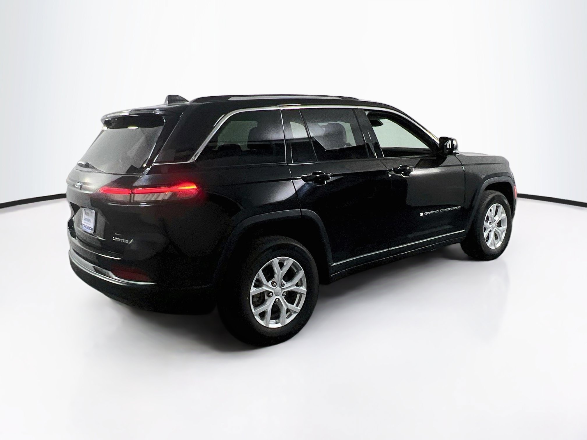 Used 2023 Jeep Grand Cherokee Limited AWD/4WD image 5