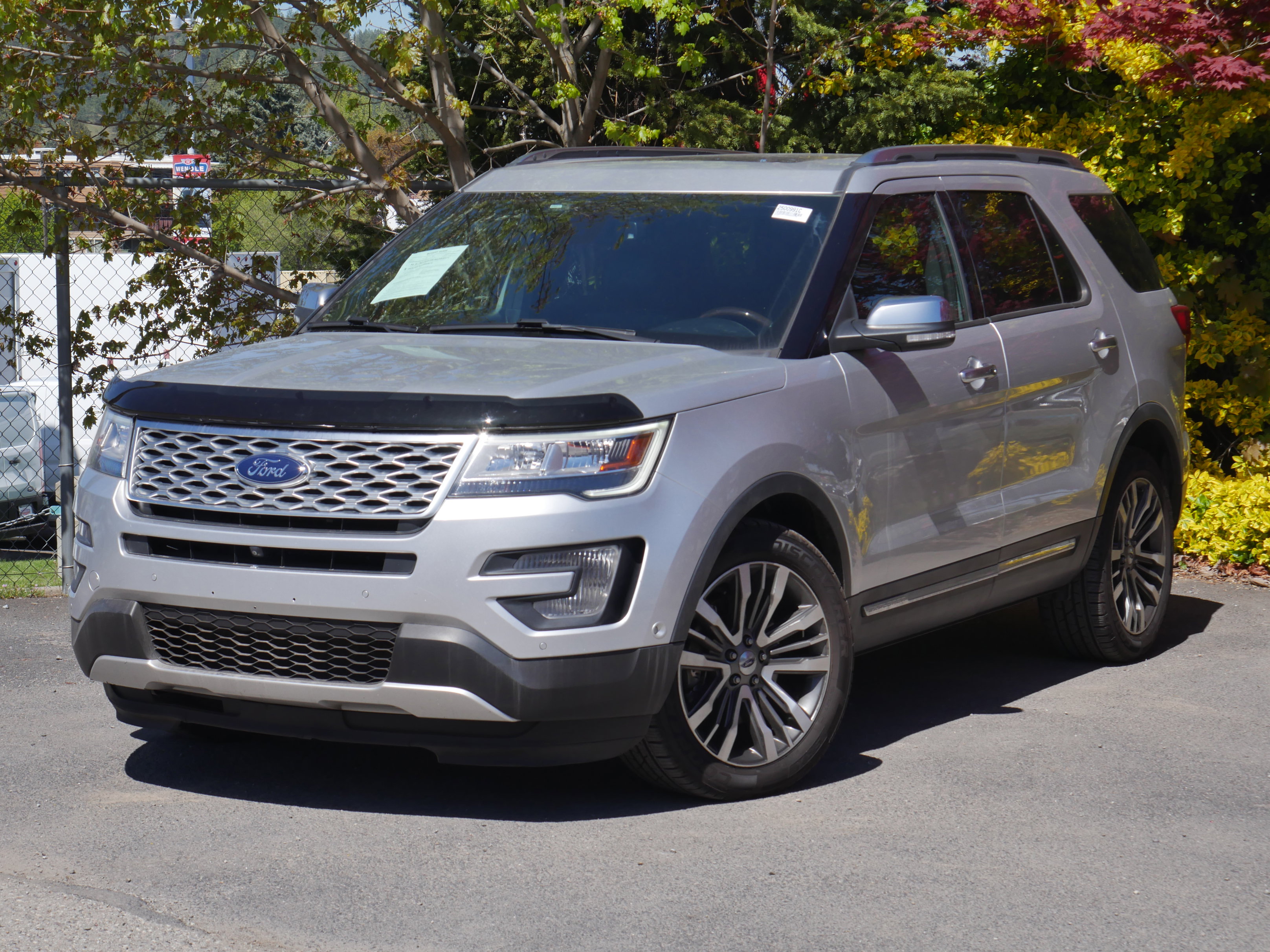 Used 2017 Ford Explorer Platinum AWD/4WD image 2