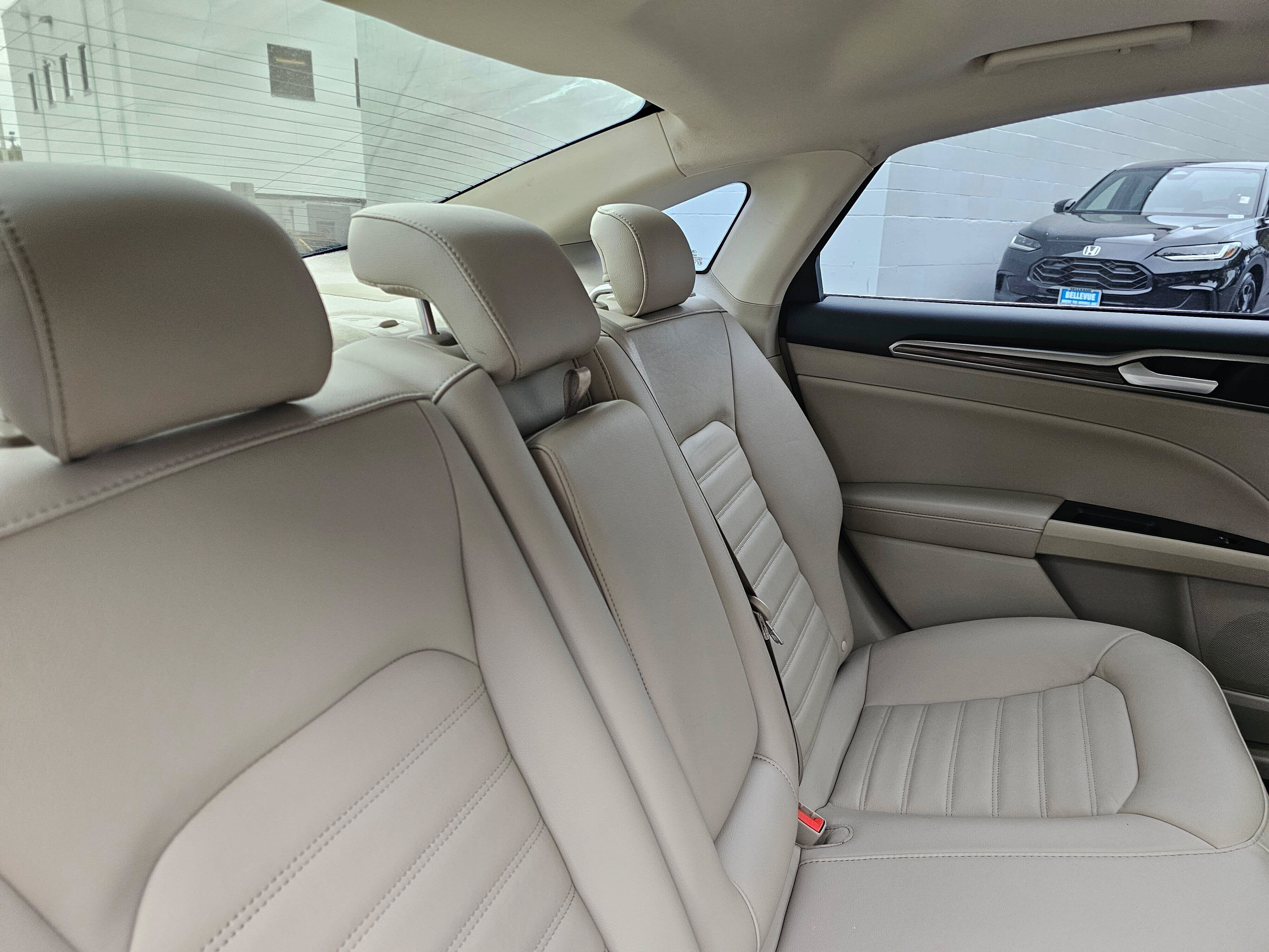Used 2018 Ford Fusion SE w/ Fusion SE Technology Package FWD image 13