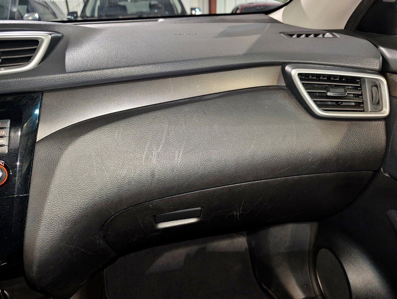 Used 2015 Nissan Rogue SV w/ SV Premium Package image 38