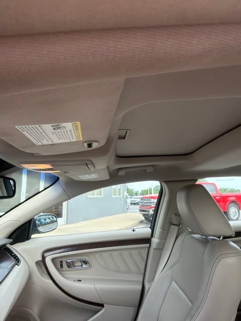 Used 2010 Ford Taurus Limited FWD image 19