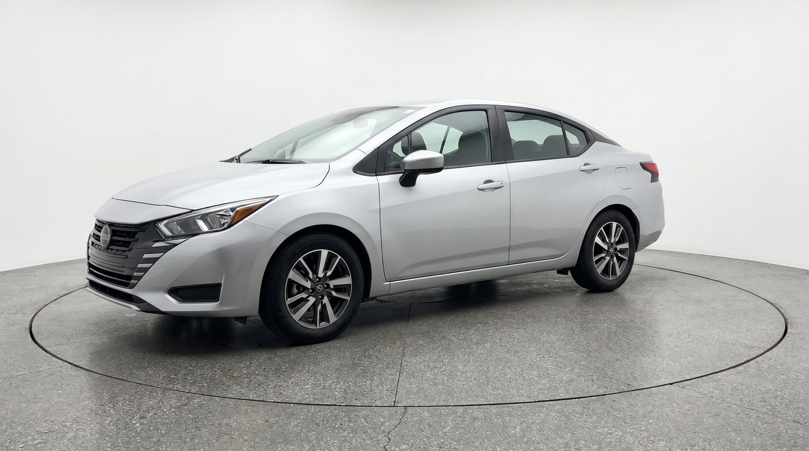 Used 2025 Nissan Versa SV image 3