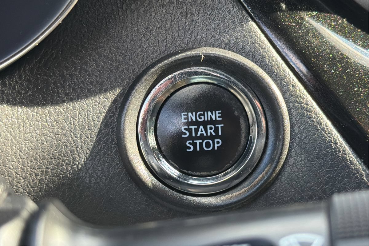Used 2019 Toyota C-HR Limited FWD image 31