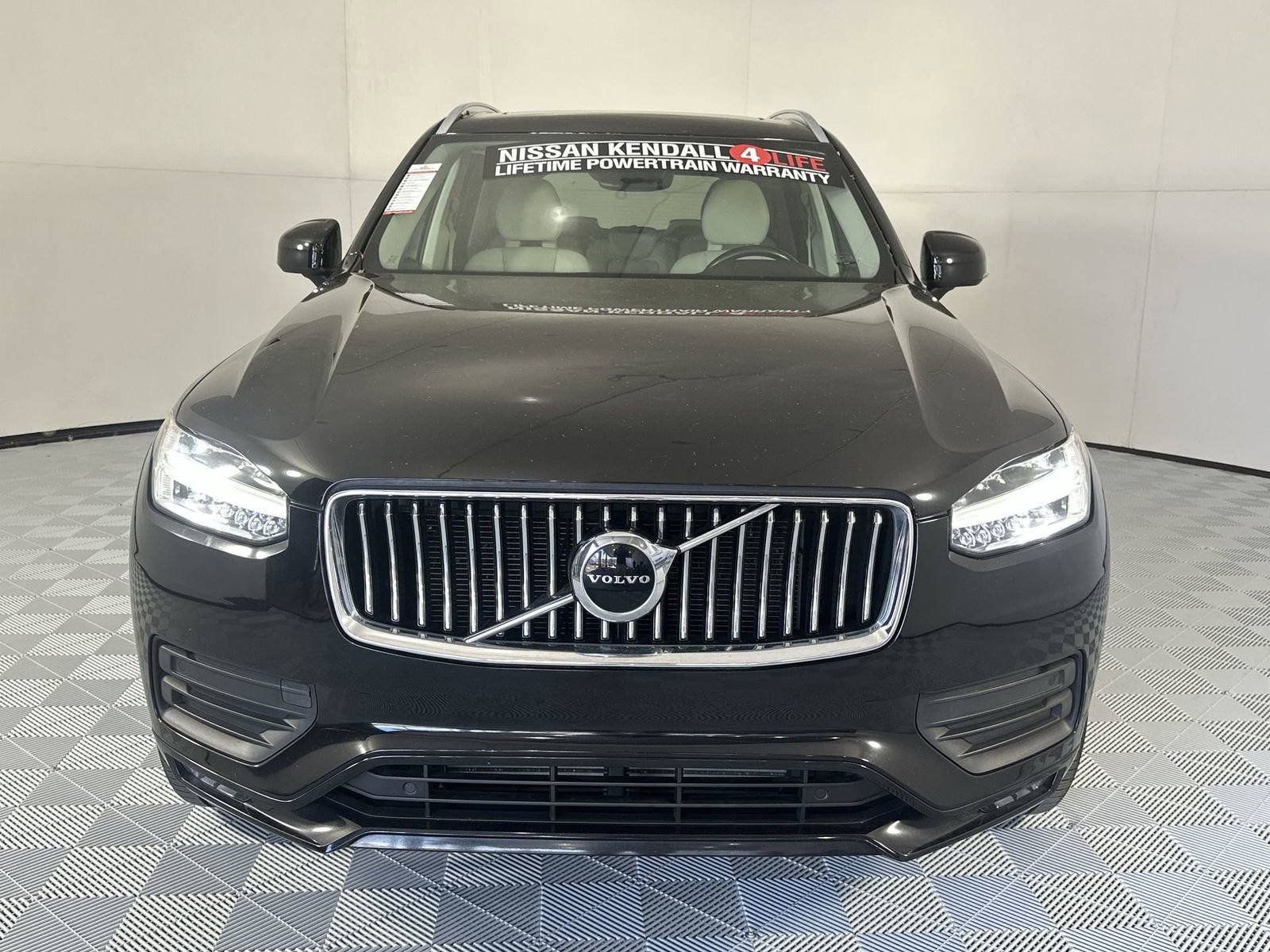 Used 2020 Volvo XC90 T5 Momentum w/ Protection Package Premier FWD image 3