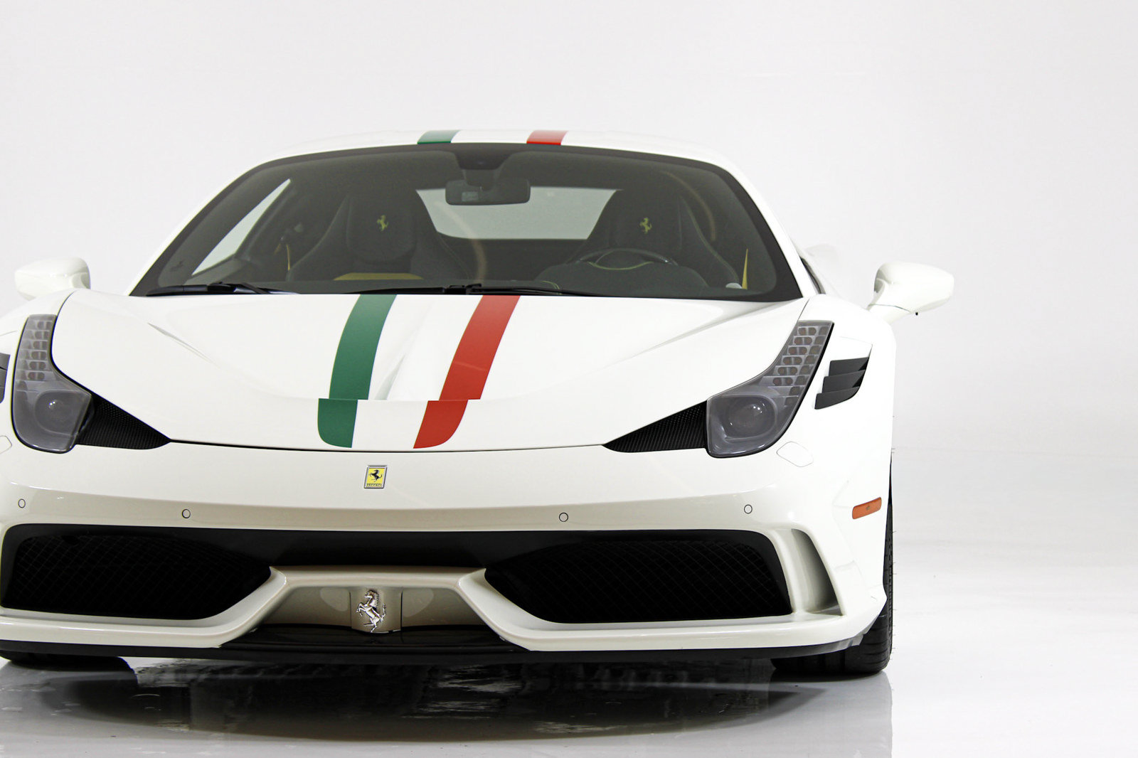 Used 2015 Ferrari 458 Speciale Coupe RWD image 16
