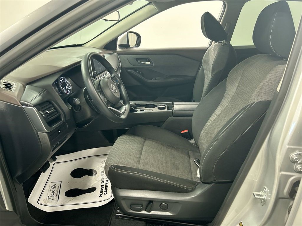 Used 2023 Nissan Rogue SV image 9