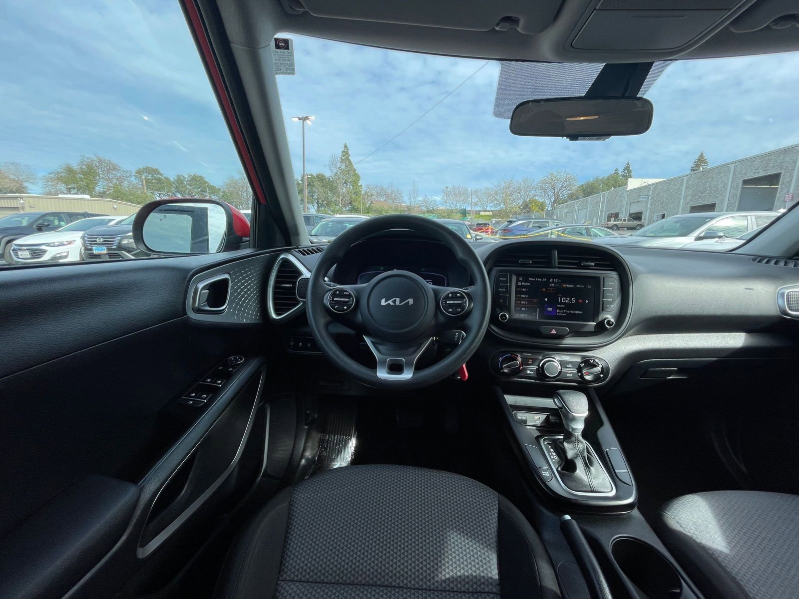 Used 2025 Kia Soul LX w/ LX Technology Package image 32