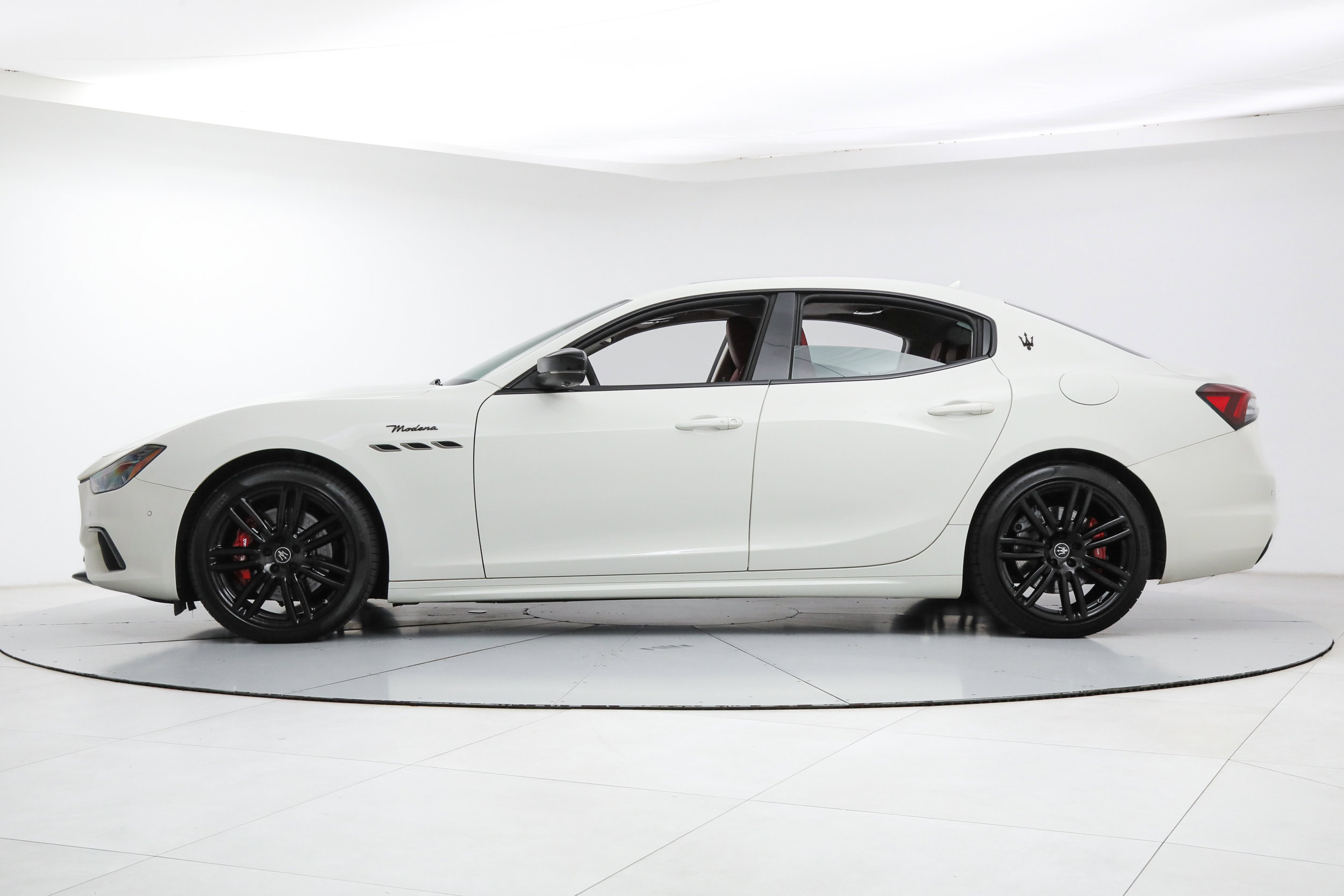 Used 2023 Maserati Ghibli Modena RWD image 2