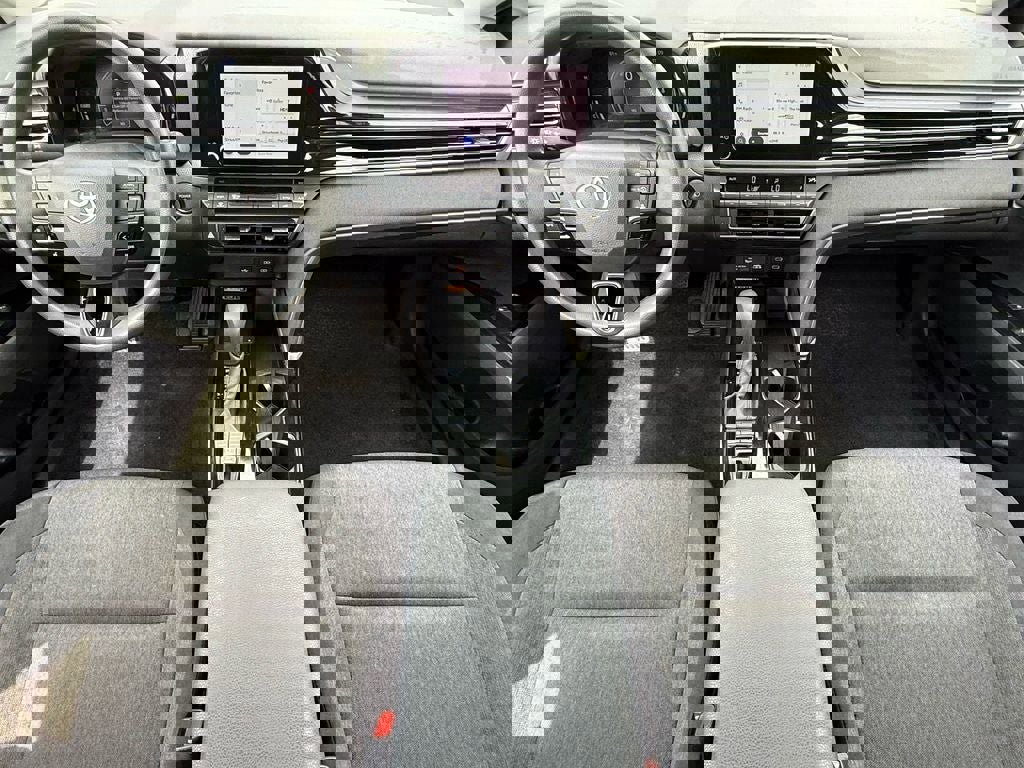 Used 2025 Toyota Camry LE image 16