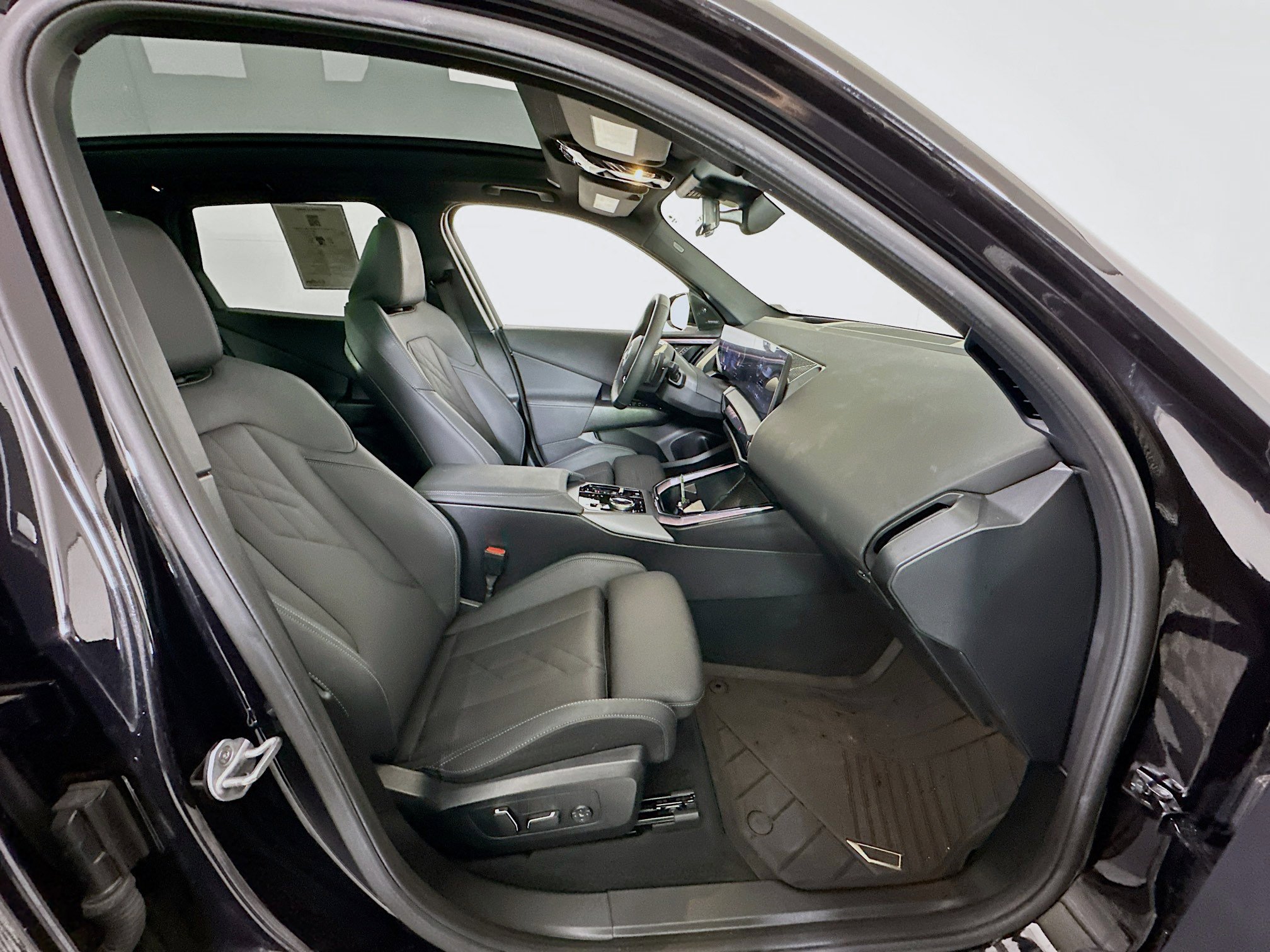 Used 2025 BMW X3 xDrive30i w/ Premium Package image 34