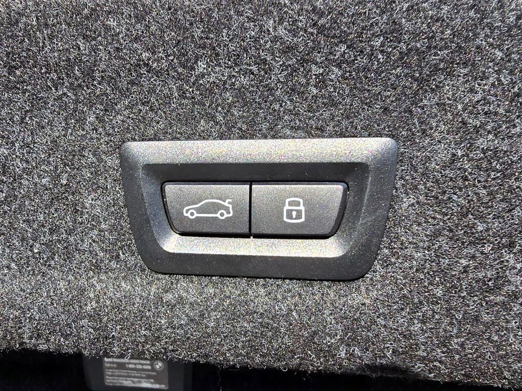 Used 2025 BMW 330i Sedan image 33