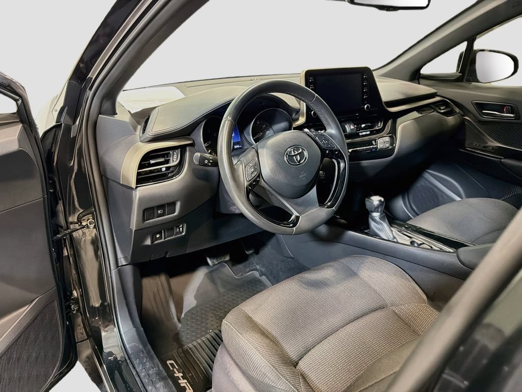 Used 2019 Toyota C-HR XLE FWD image 11