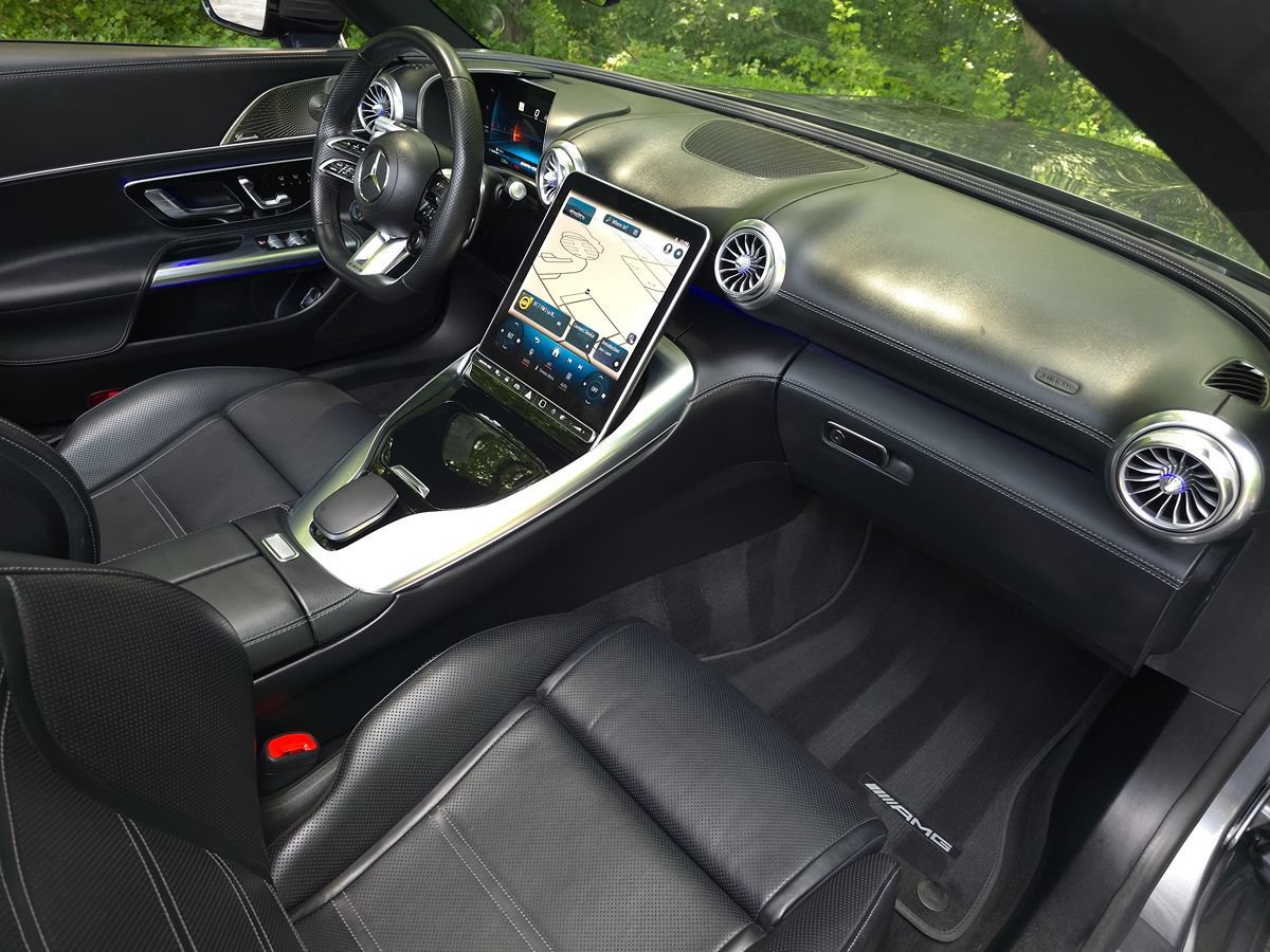 Used 2023 Mercedes-Benz SL 43 AMG w/ Driver Assistance Package image 21