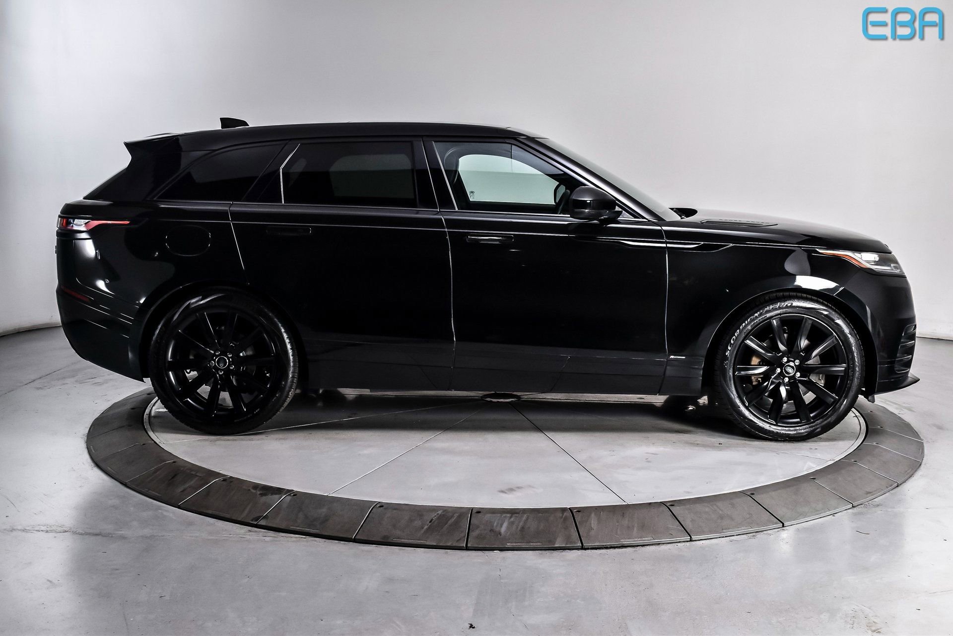 Used 2020 Land Rover Range Rover Velar R-Dynamic S image 7