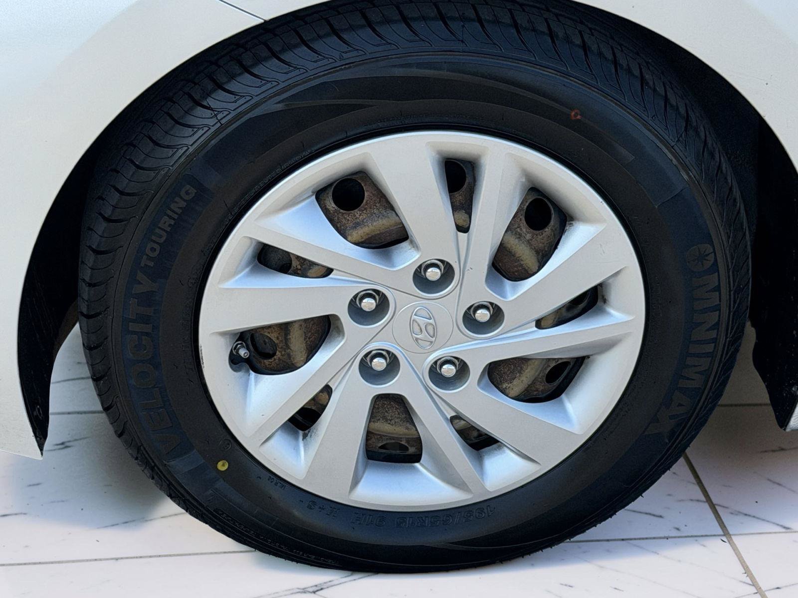 Used 2019 Hyundai Elantra SE w/ Cargo Package FWD image 5