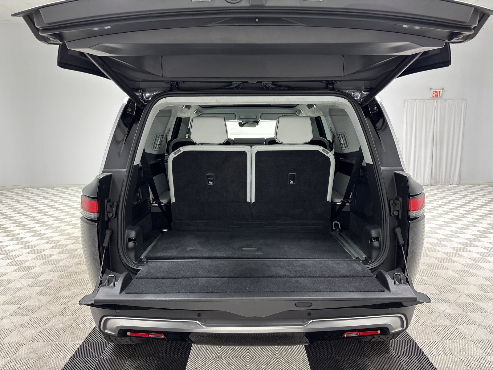 Used 2024 Rivian R1S Adventure AWD/4WD image 15
