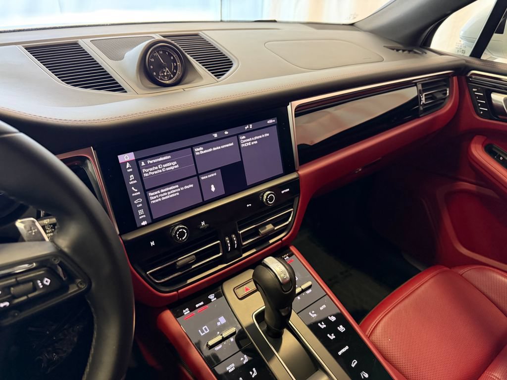 Certified 2024 Porsche Macan S AWD/4WD image 18