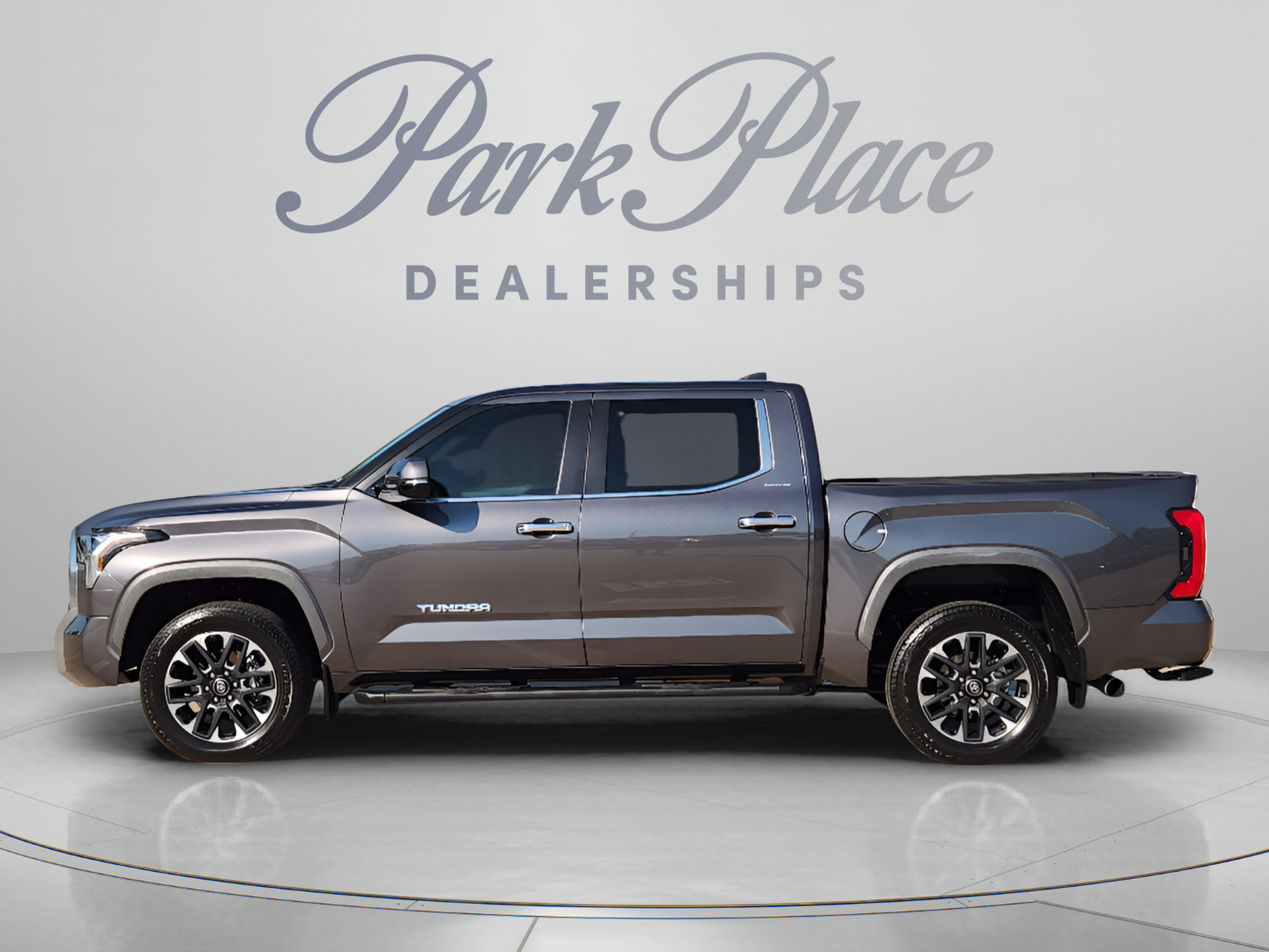 Used 2025 Toyota Tundra Limited AWD/4WD image 2