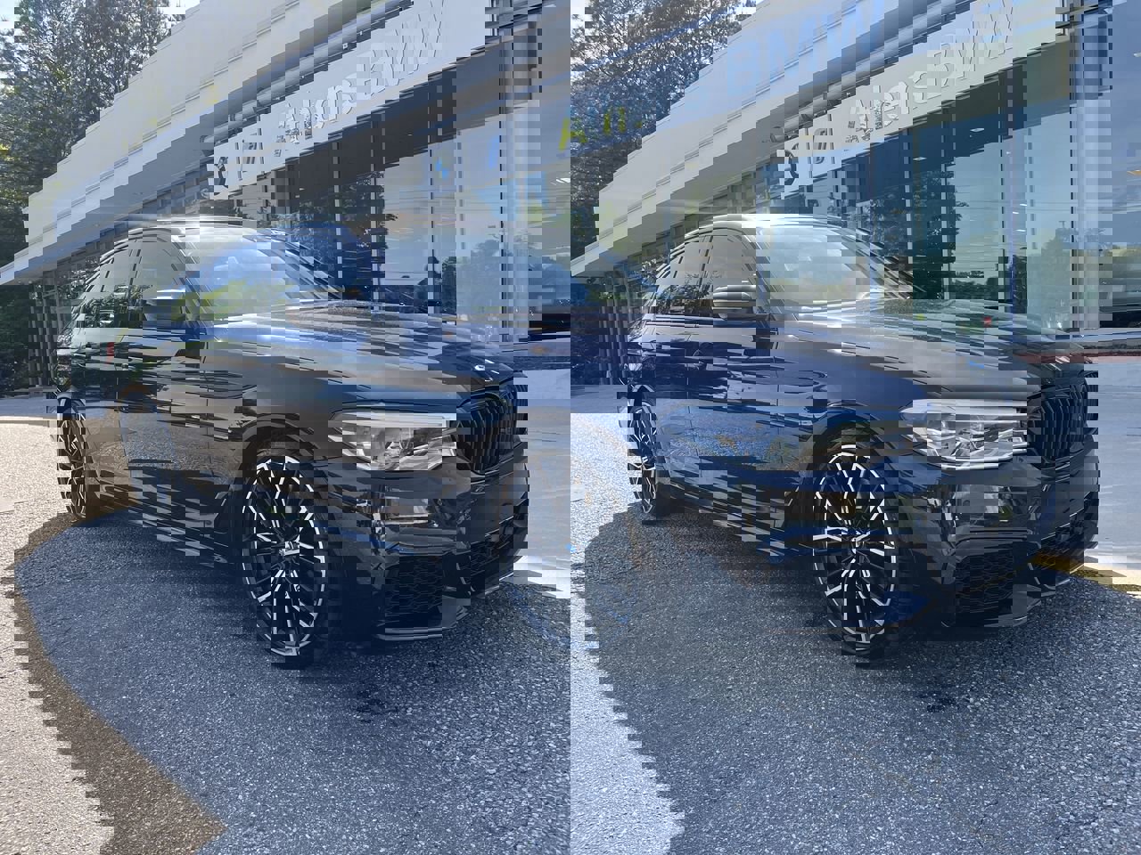 Used 2019 BMW M550i xDrive w/ Premium Package image 2