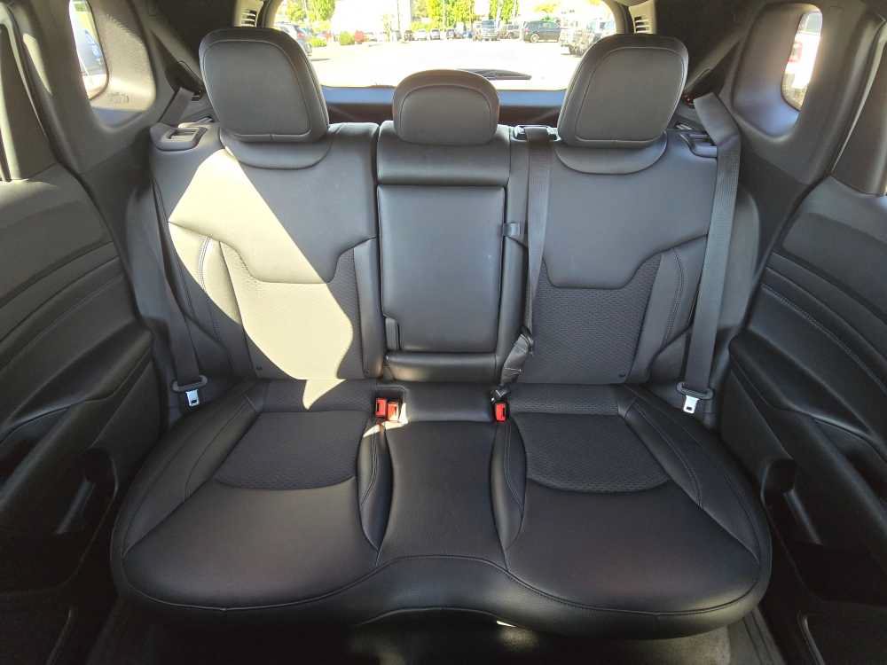 Used 2025 Jeep Compass Latitude w/ Altitude Special Edition AWD/4WD image 17