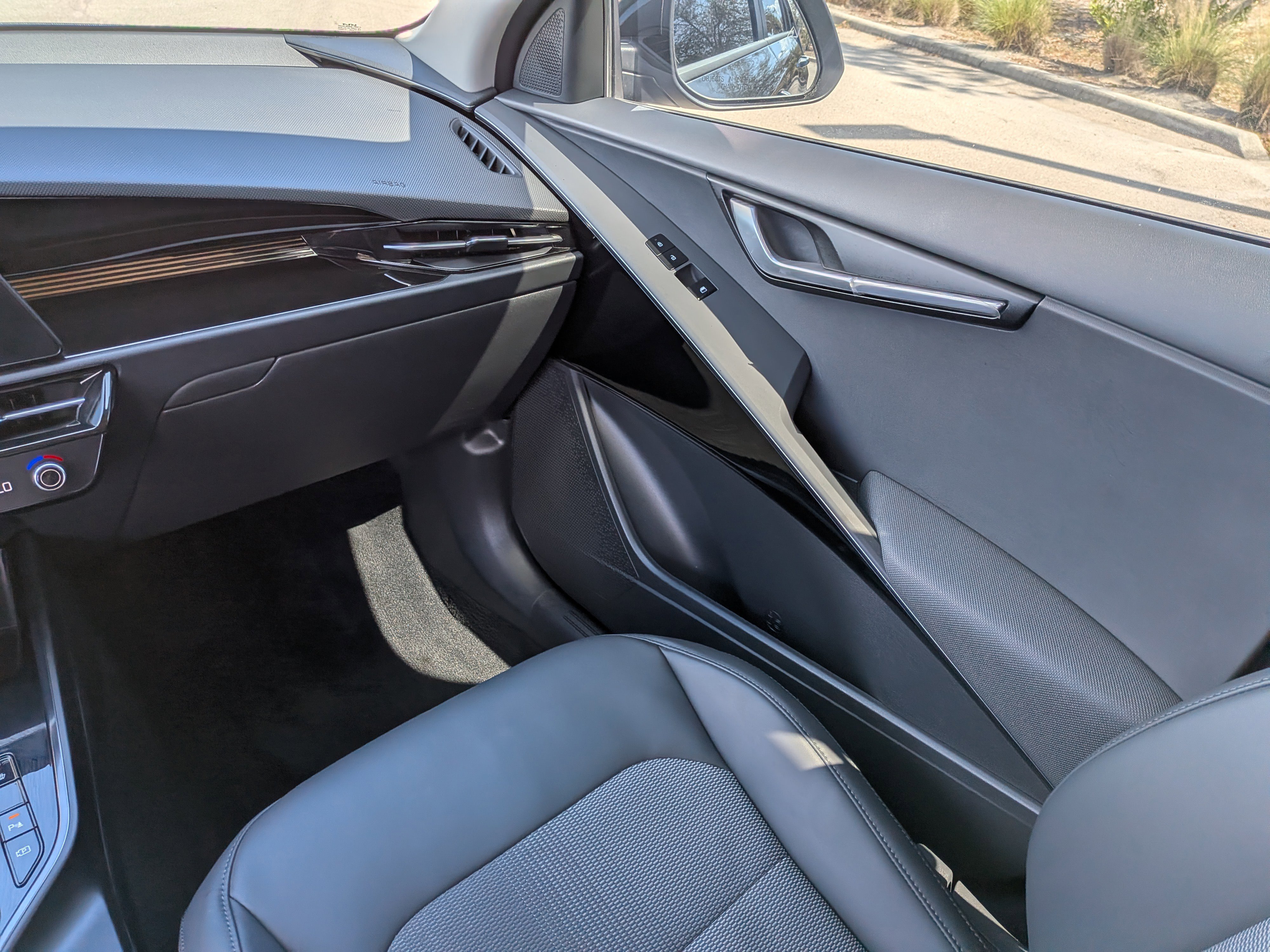 Used 2024 Kia Niro EX image 19