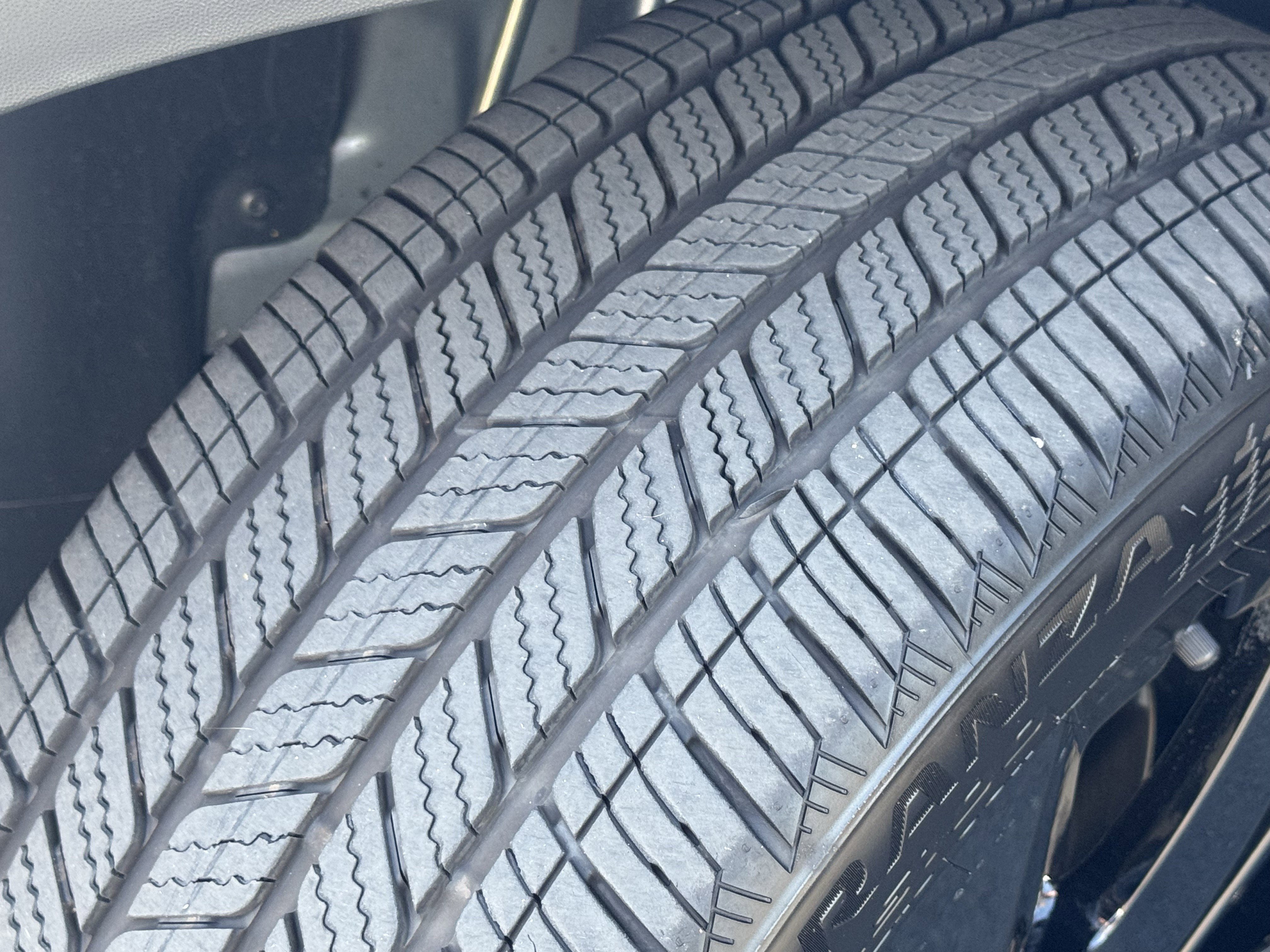 Used 2025 Volkswagen Taos SE image 13