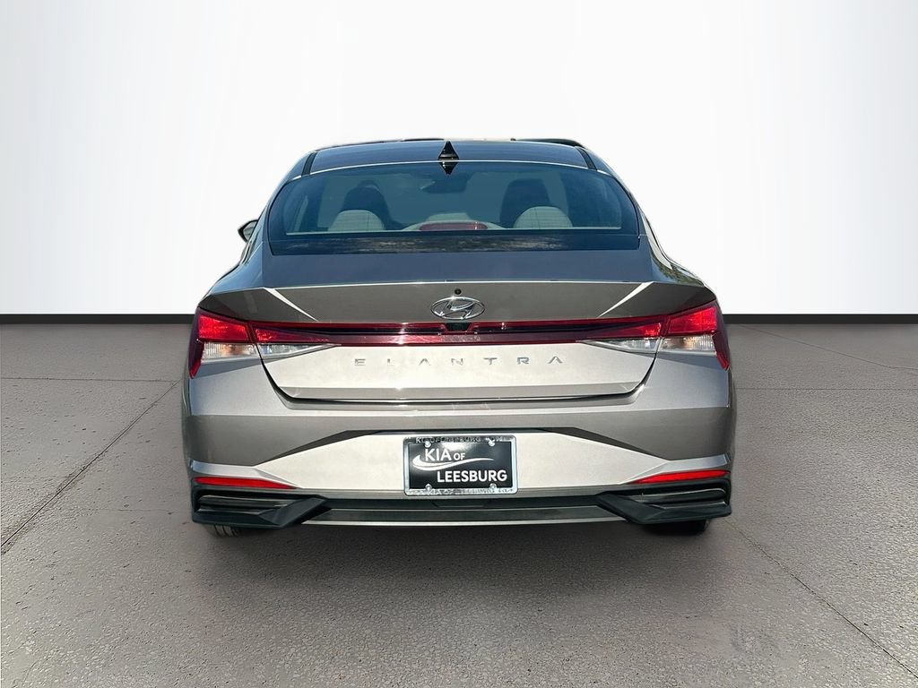 Used 2022 Hyundai Elantra SEL FWD image 6