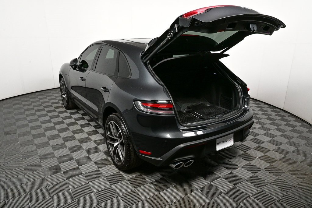 Certified 2025 Porsche Macan image 33
