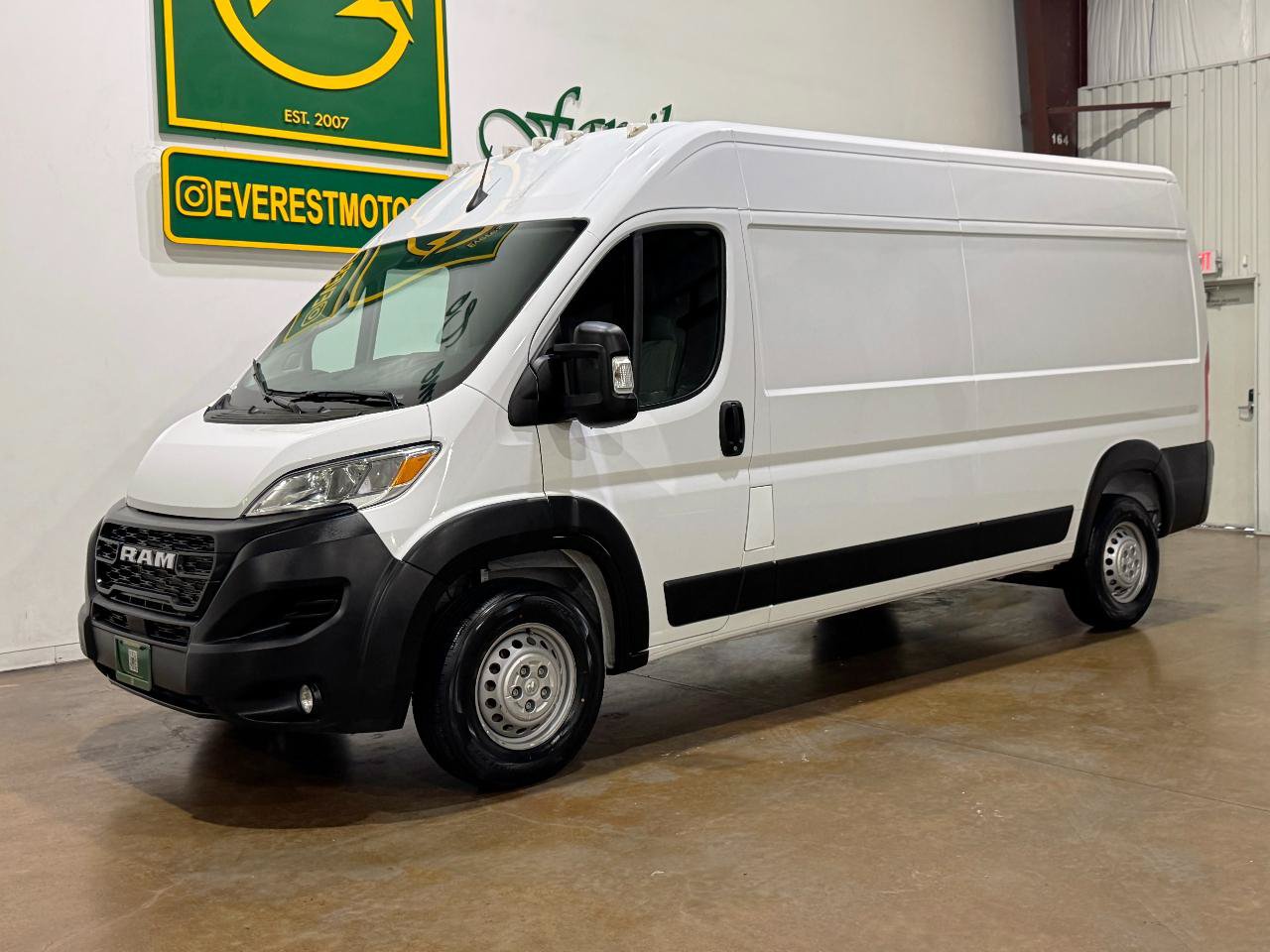Used 2025 RAM ProMaster 2500 w/ Convenience Group FWD image 3