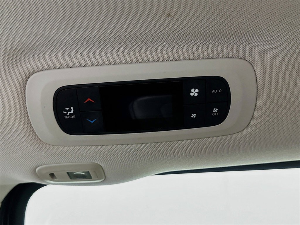 Used 2020 Chrysler Pacifica Limited w/ Tire & Wheel Group image 33