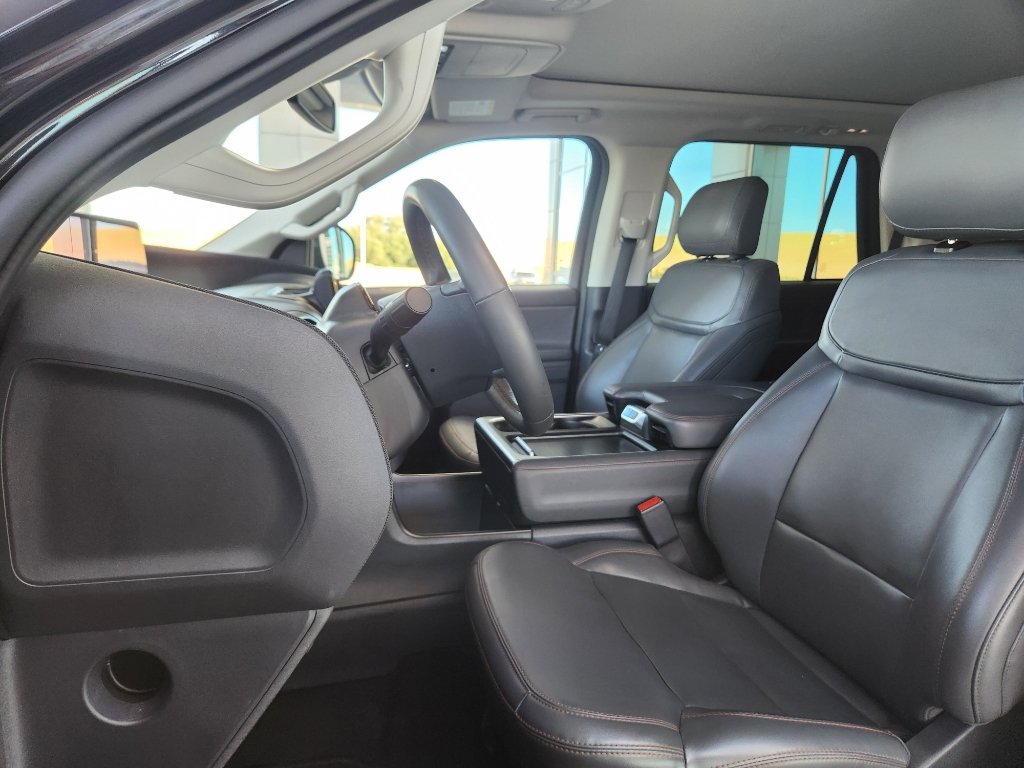 Used 2025 Ford Expedition Active AWD/4WD image 15