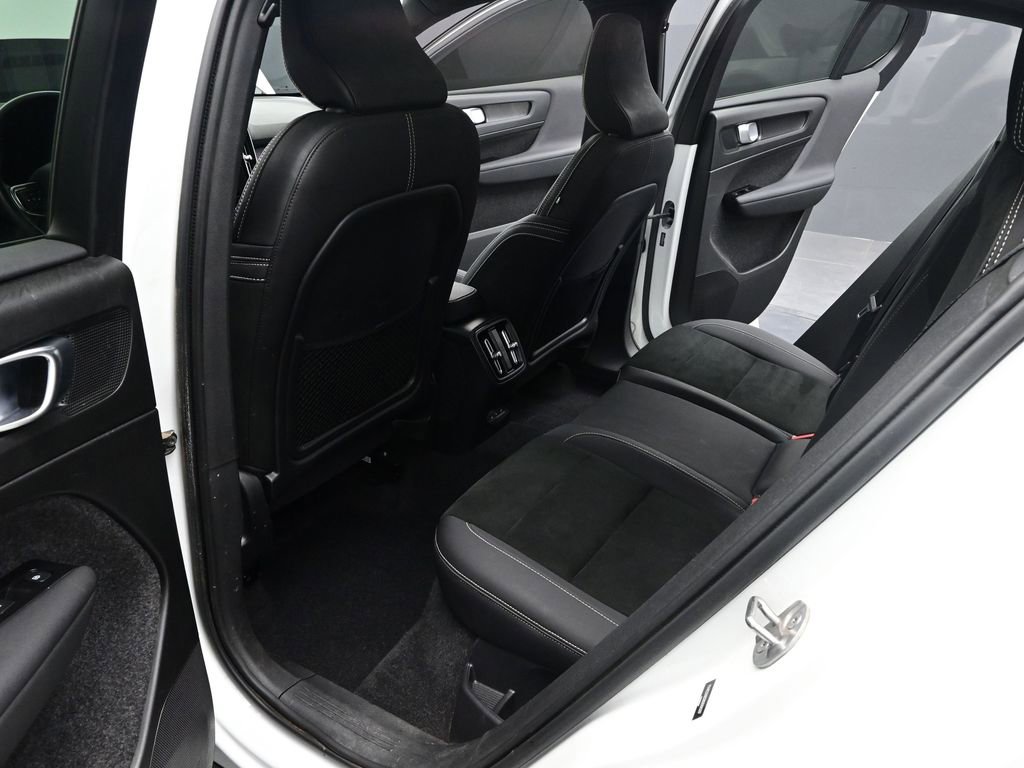 Used 2022 Volvo C40 P8 Recharge Ultimate image 13