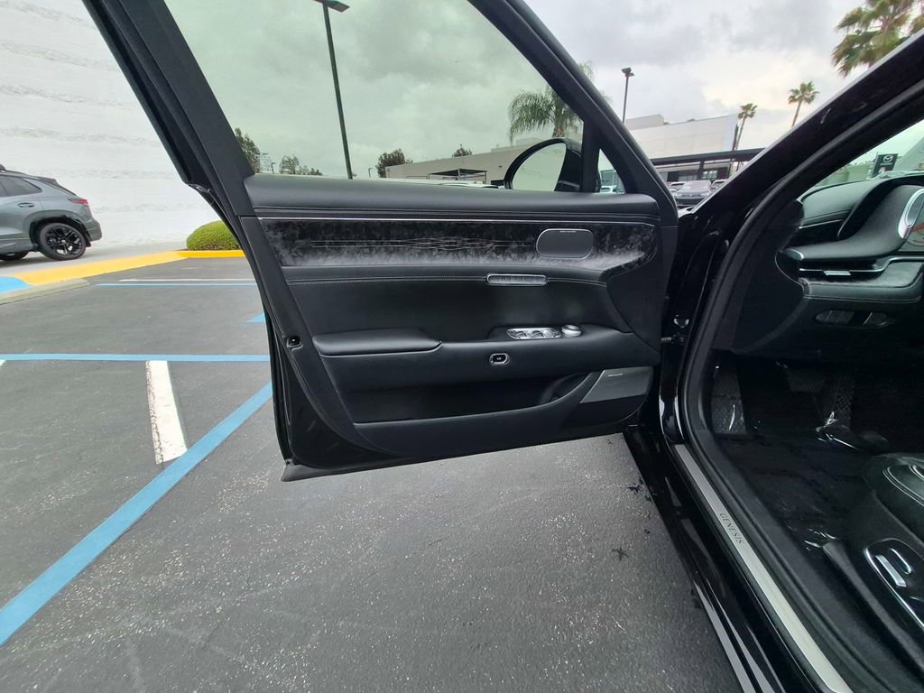 Used 2023 Genesis G90 3.5T AWD/4WD image 11