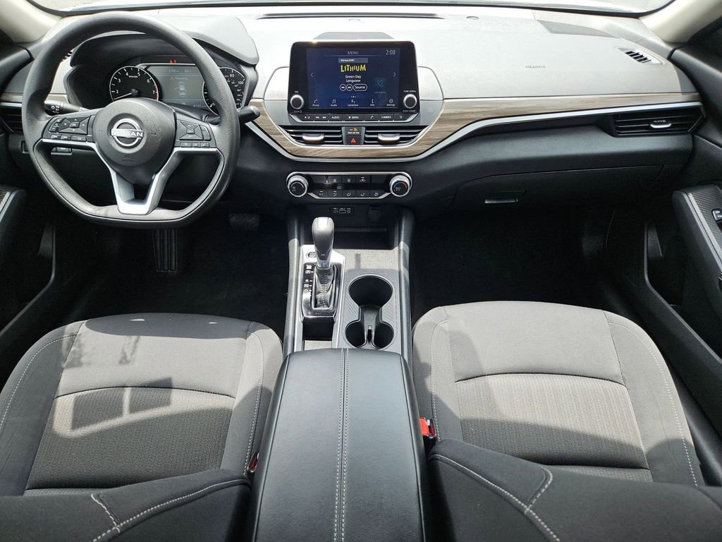 Used 2025 Nissan Altima 2.5 SV FWD image 19