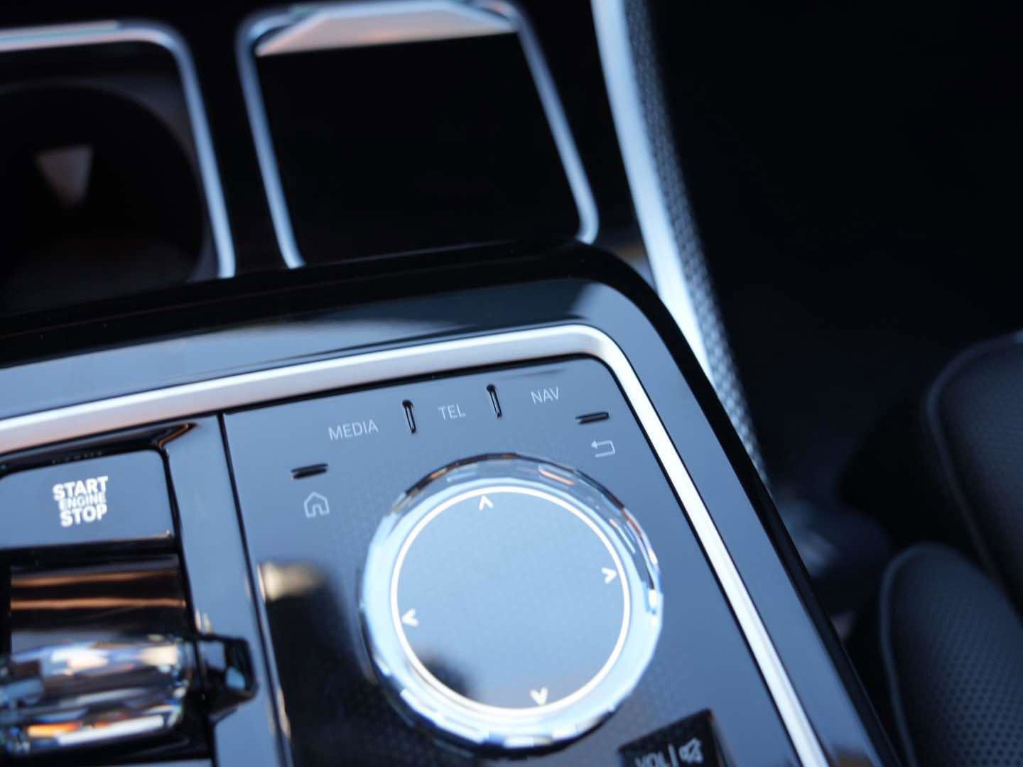 Used 2025 BMW 760i xDrive w/ Executive Package image 27